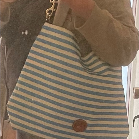 SOLD—Dooney & Bourke XL sullivan nylon shoulder bag - Picture 5 of 6